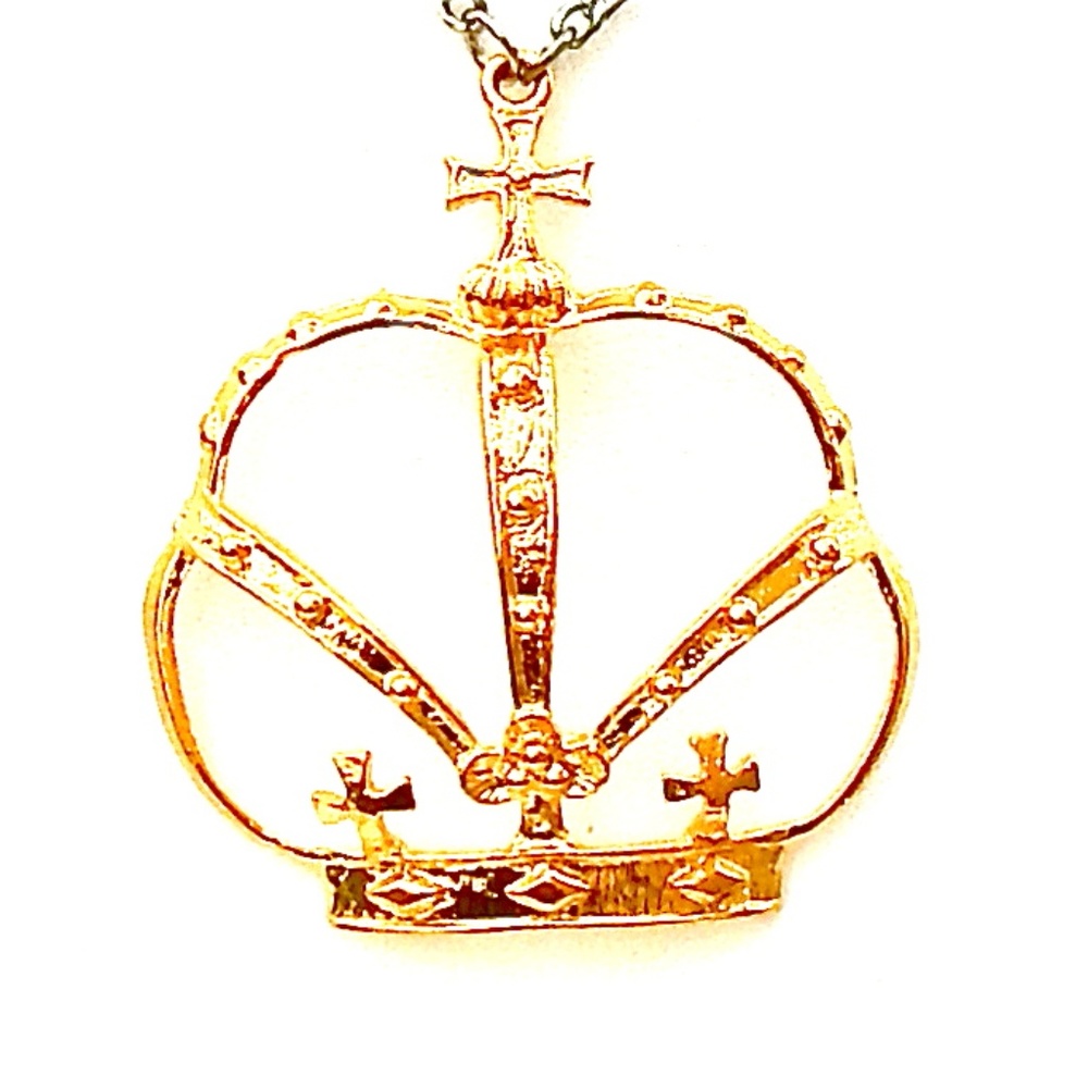 GASOLINE GLAMOUR GOLD CROWN PENDANT